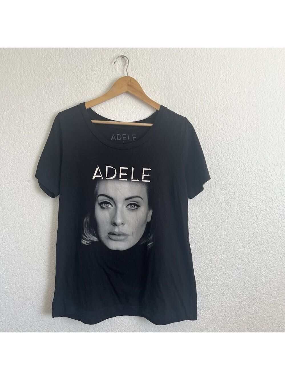 Adele Woman’s L 25 Album Live 2016 Concert Black Graphic T Shirt Licensed